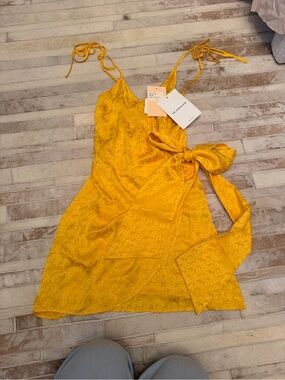 The Andamane Yellow wrap mini dress womens sz medium